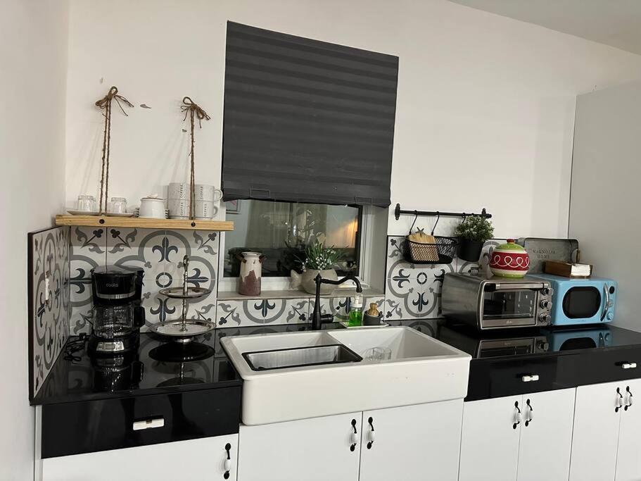 Flora's Garden Apartment/studio Apartment *