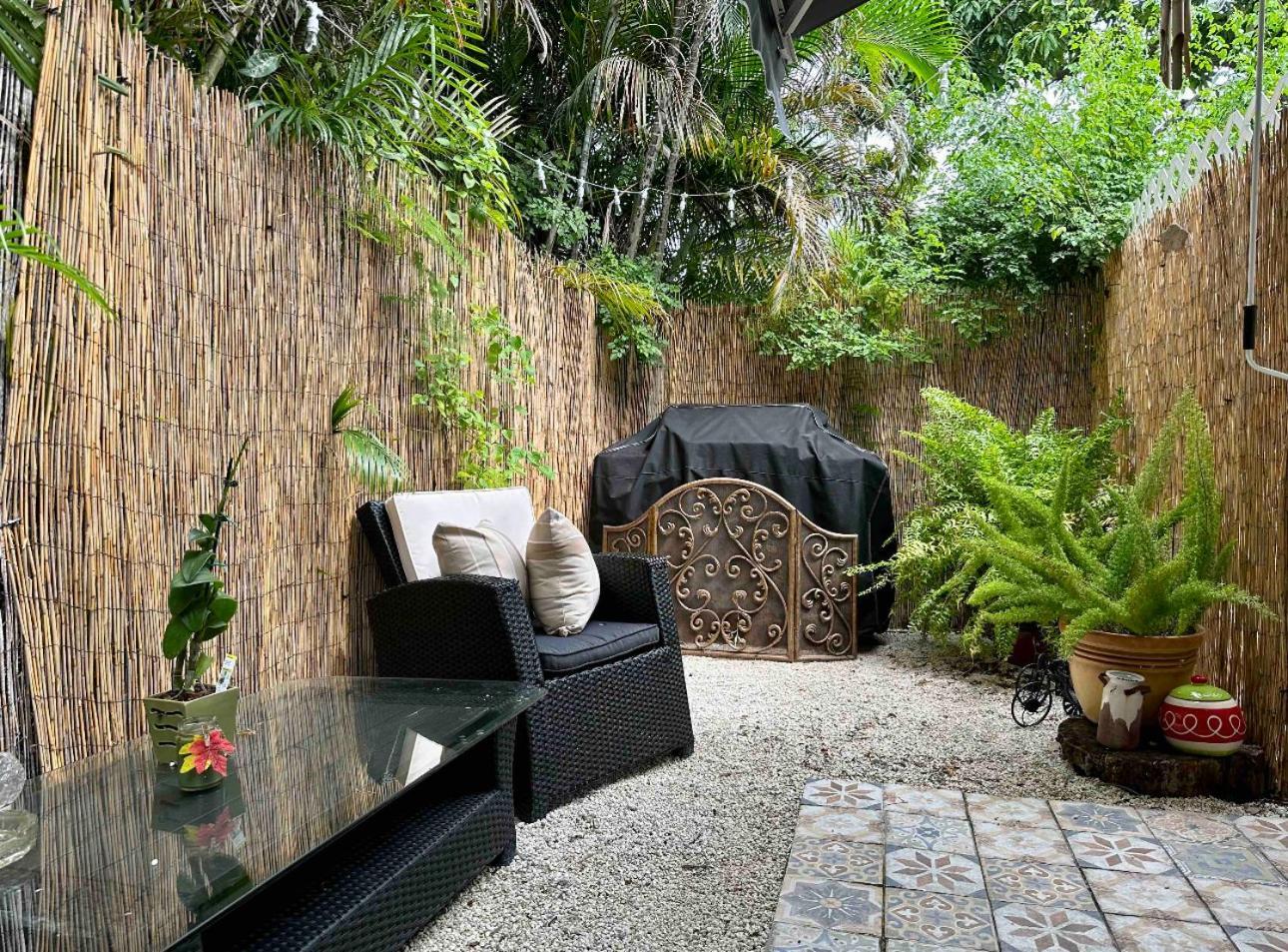 Flora's Garden Apartment/studio Apartment North Miami